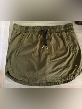 HALARA Women’s skirt with built in shorts - size large